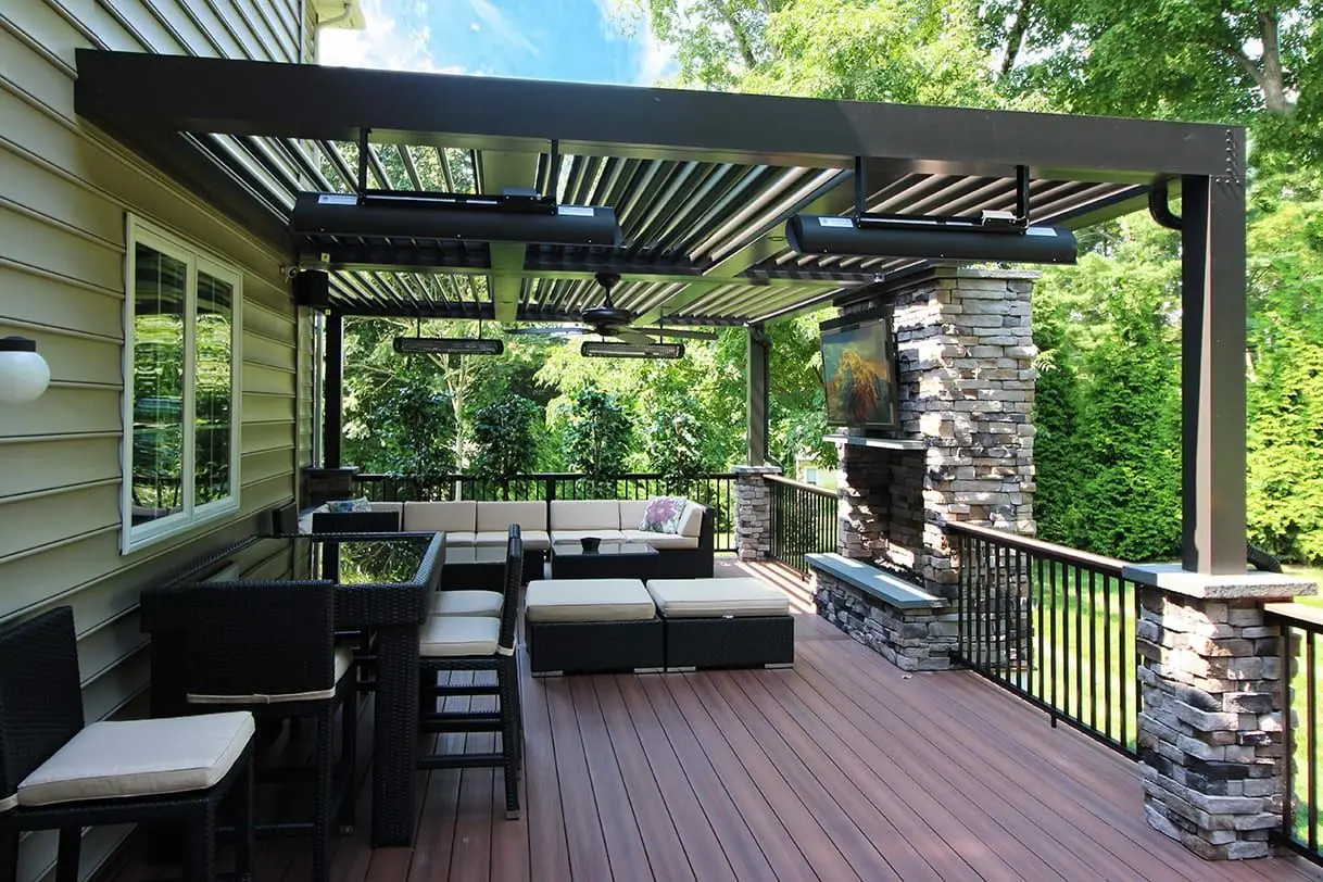 covered-outdoor-lounge